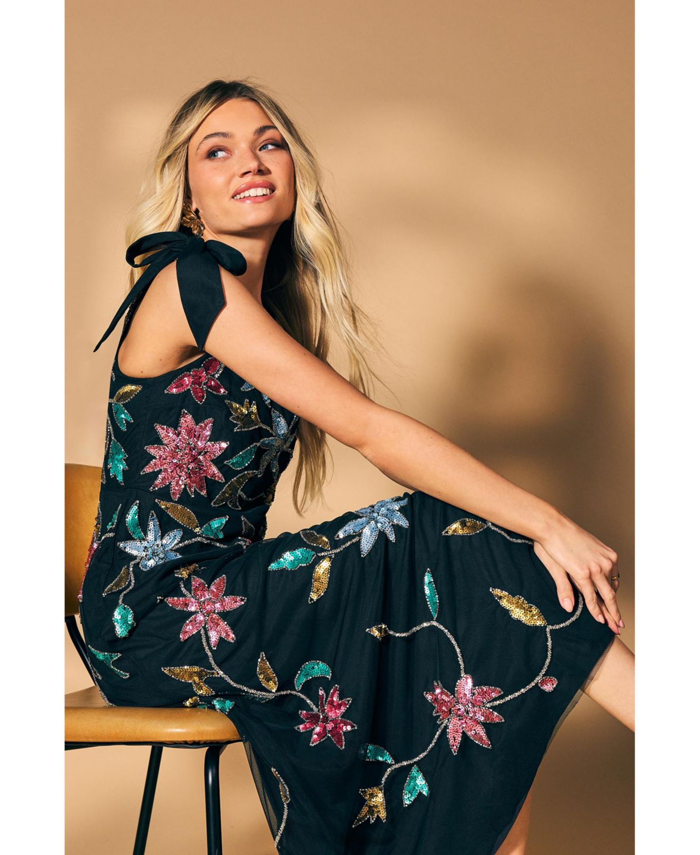 Женское платье Oasis Floral Embellished Split Midi, цвет: Чёрный — фото 3