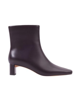 The Wanderering Bootie