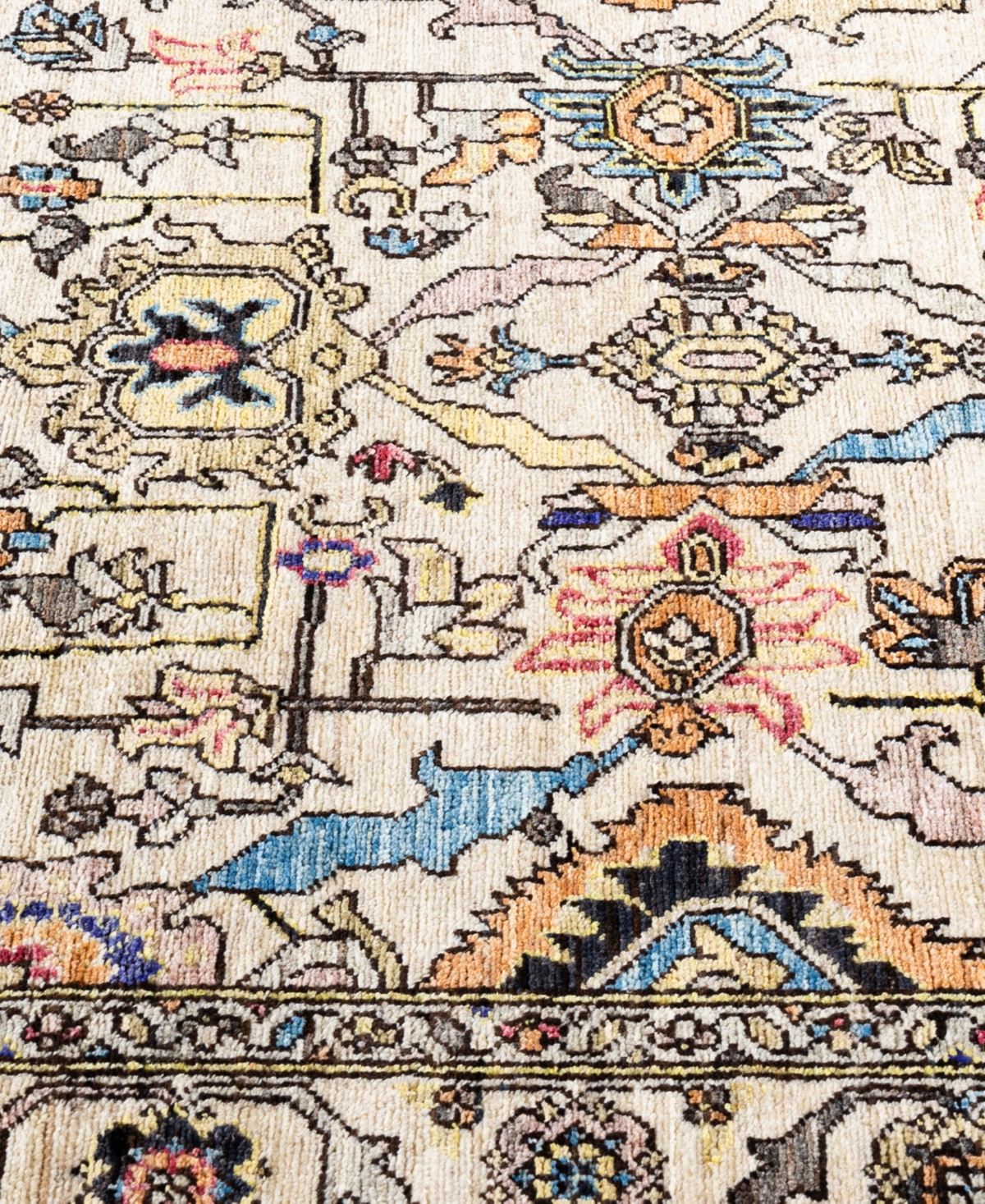 Adorn Hand Woven Rugs Serapi M0103-325 4'x5'11" Area Rug In White