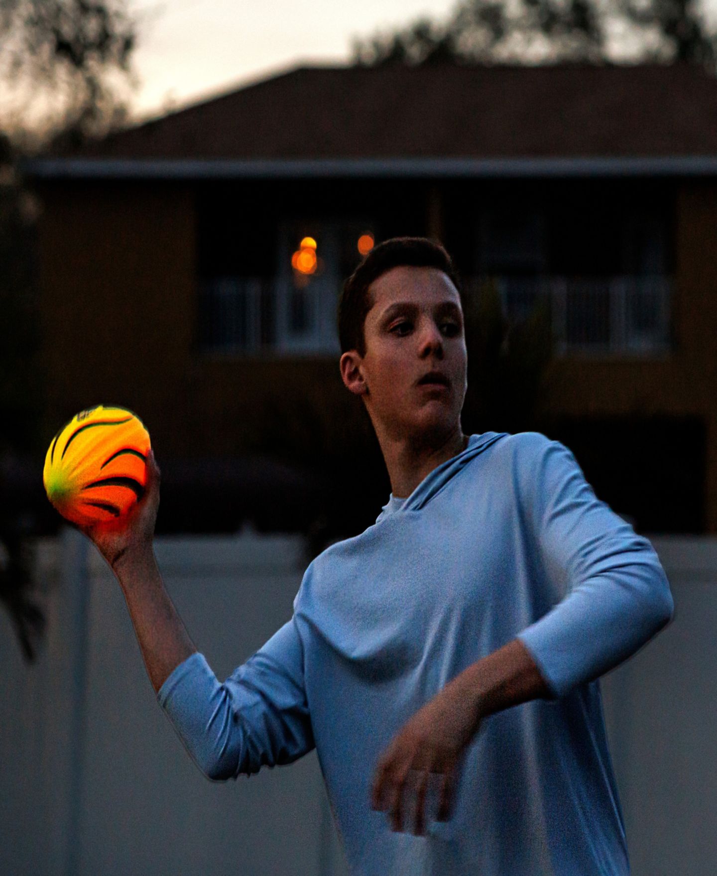 Детский мяч Franklin Sports Lightstrike Mini Light-Up Foam Football, от 6 лет — фото 6
