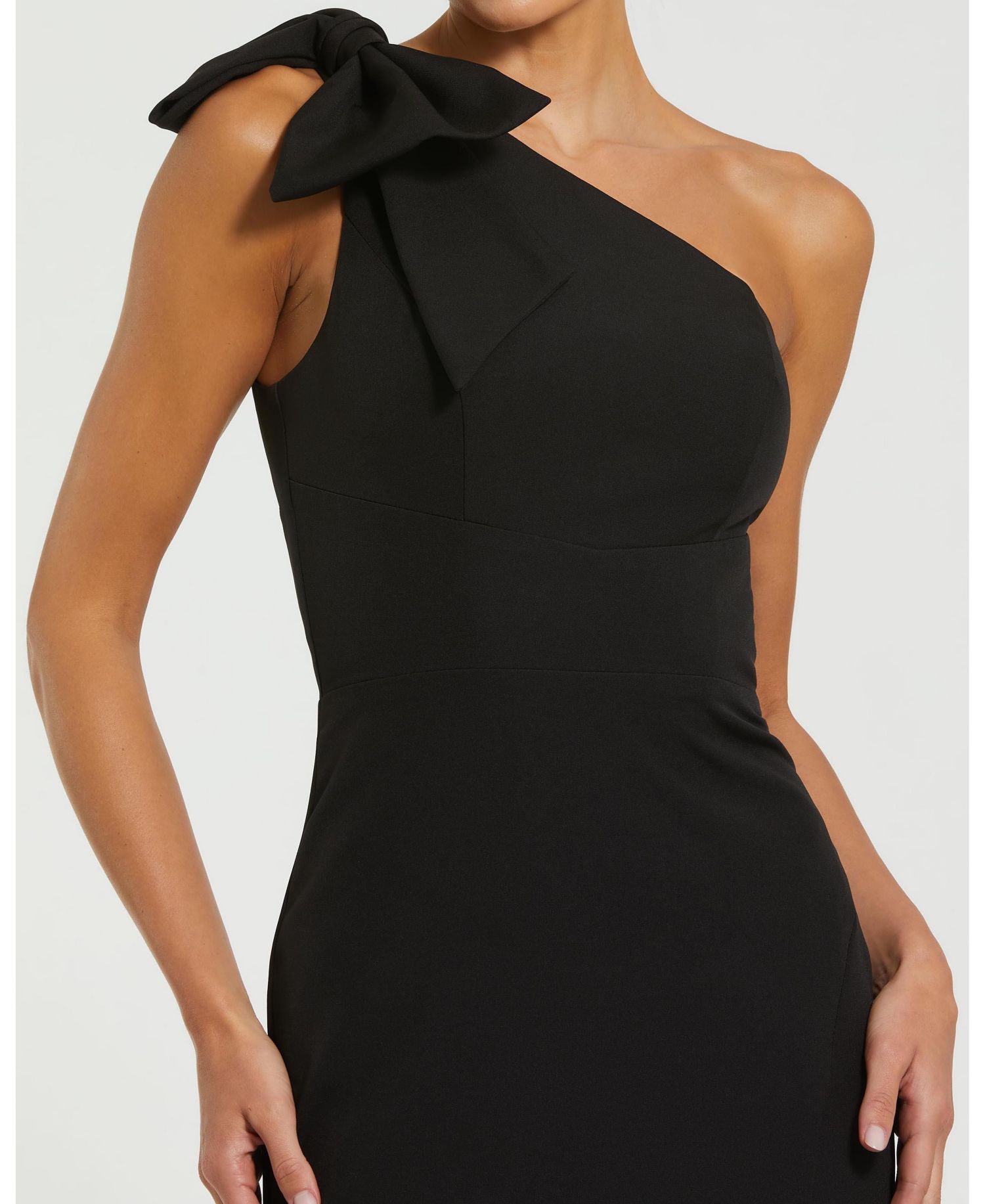 Women's Crepe One Shoulder Fitted Gown With Bow