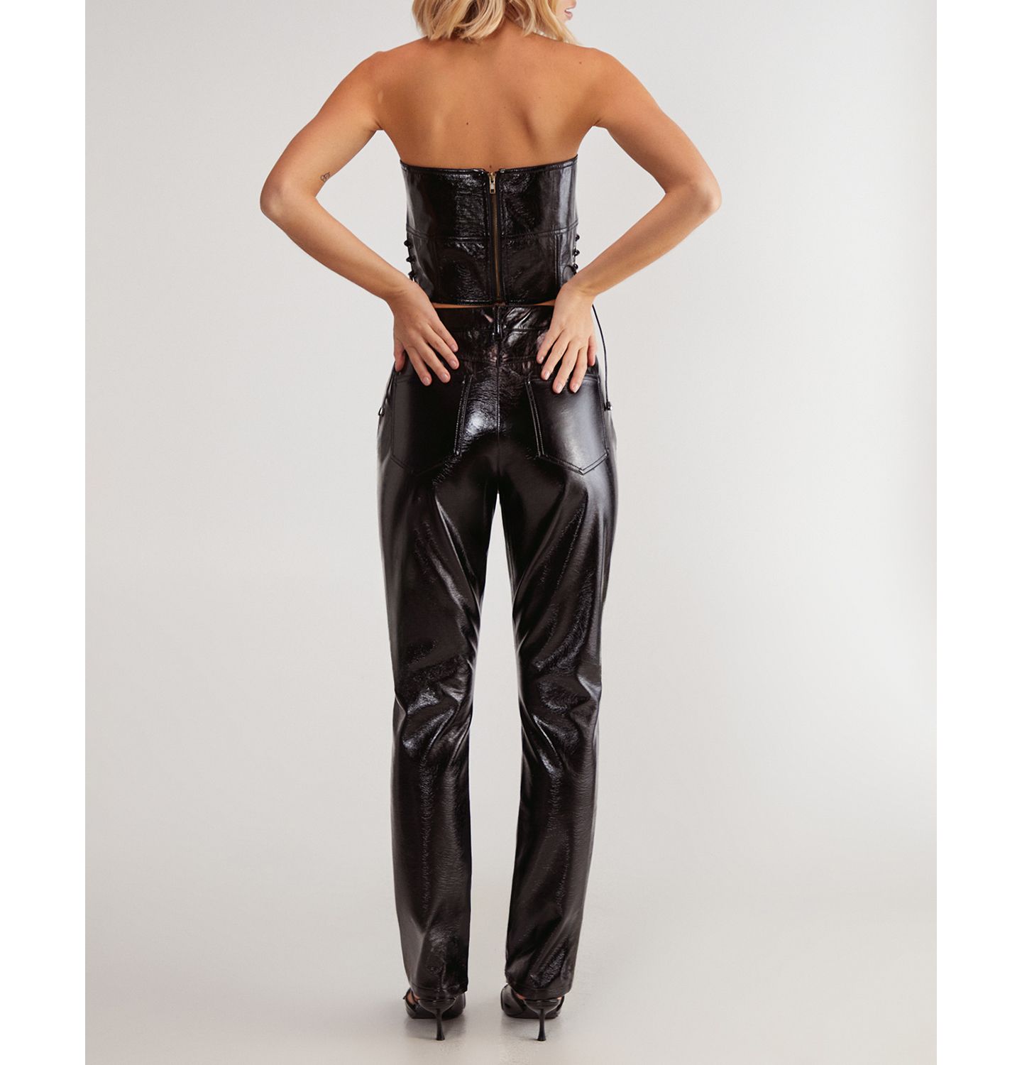 Женские брюки Nasty Gal Distressed High Waisted Vinyl, цвет: Чёрный — фото 6