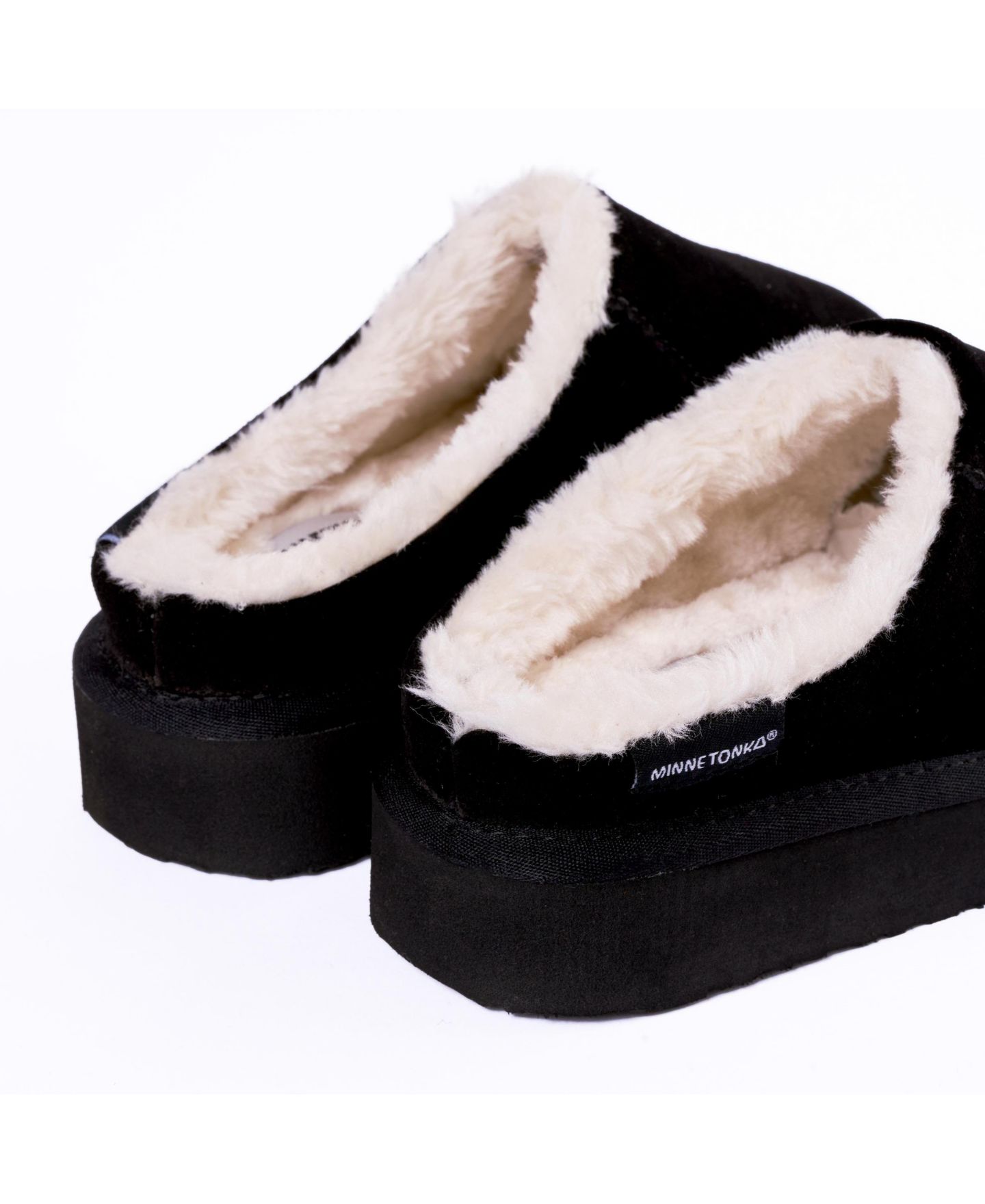 Женские сабо Minnetonka Coze Around Clog Suede Slippers, цвет: Чёрный — фото 5