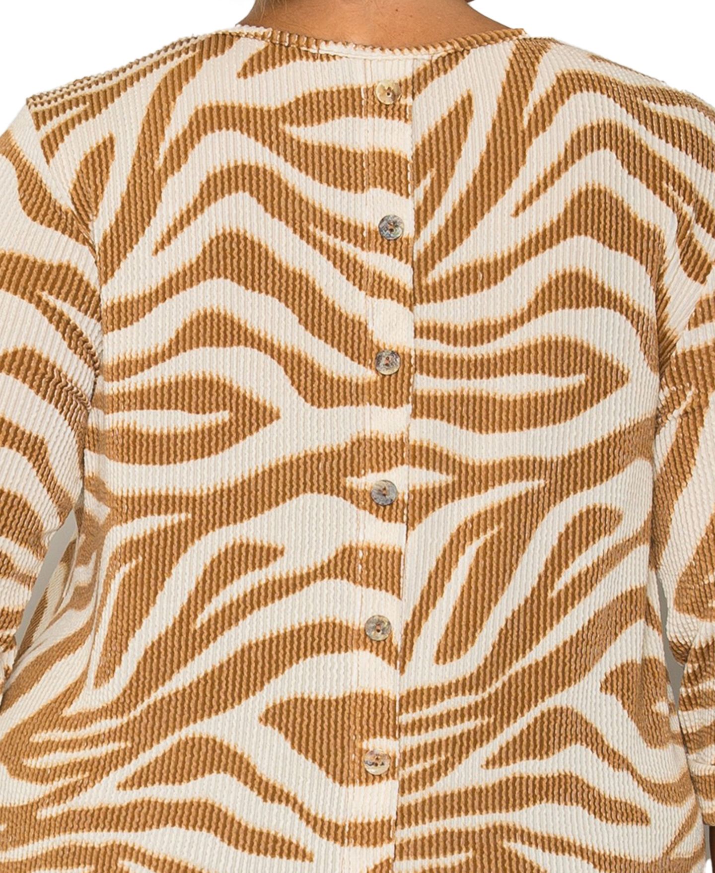 Женский топ COIN 1804 Plus Size Textured Zebra Button Back, цвет: Верблюжий / Кремовый — фото 5