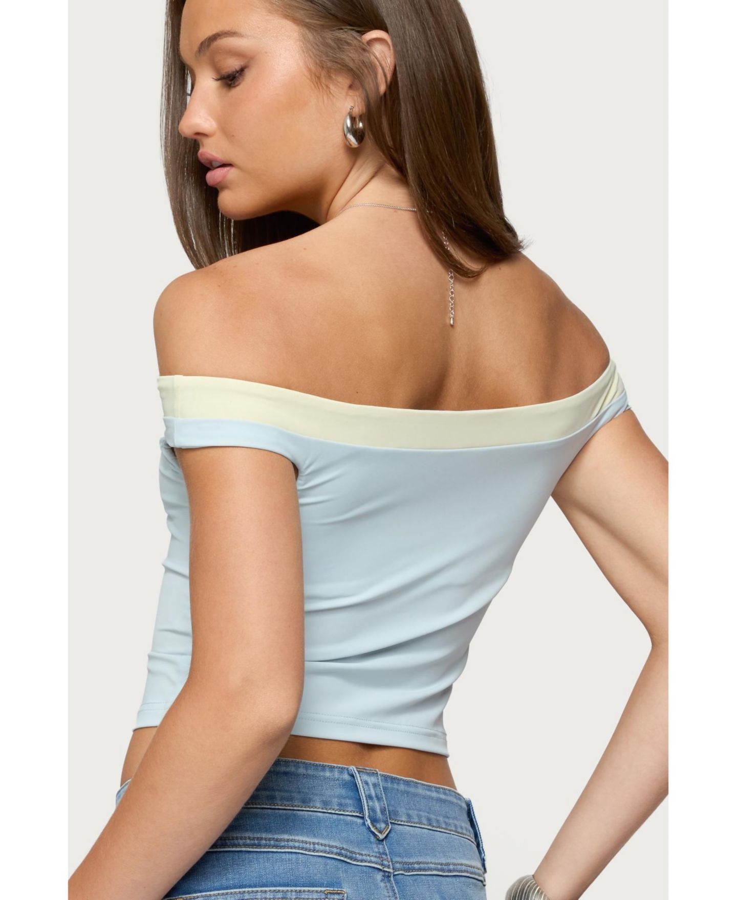 Женский топ Edikted Strada Contrast Off Shoulder, цвет: Светлый синий — фото 2