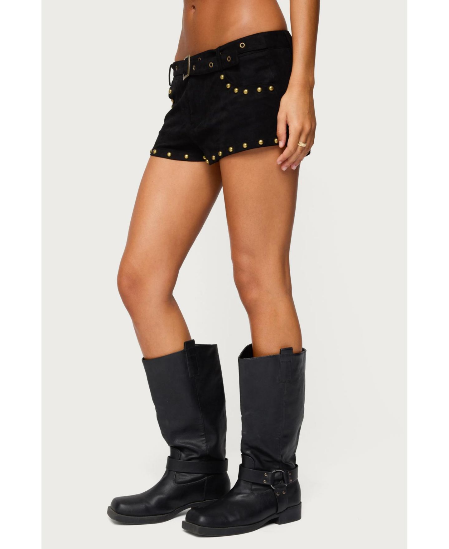Женские шорты Edikted Studded Faux Suede Micro, цвет: Чёрный — фото 4