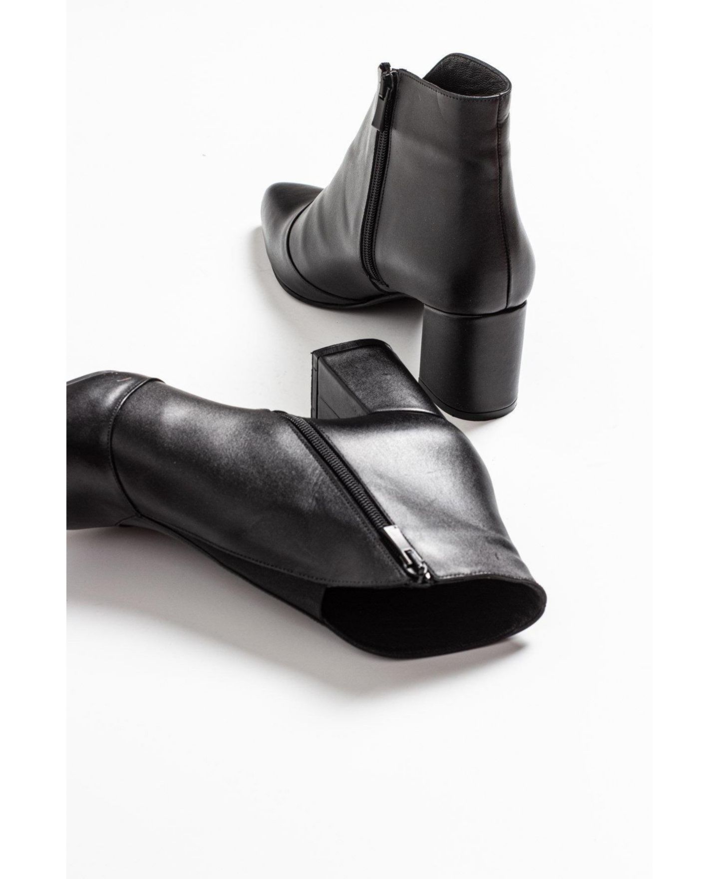 Женские ботинки Forever & Always Shoes Finda Leather Block Heel Boot, цвет: Чёрный кожаный — фото 14