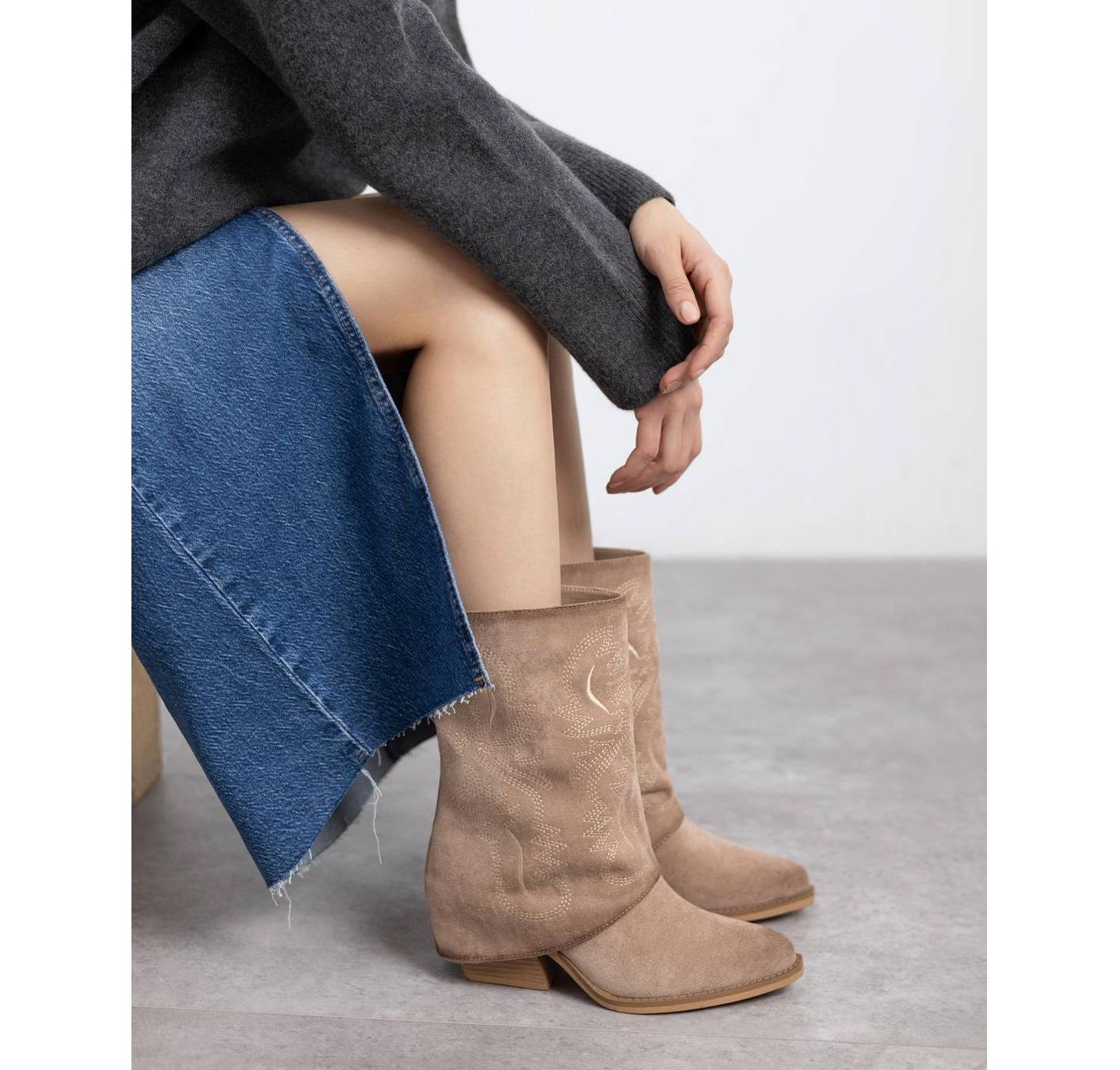 Женские ботинки XTI Suede Foldover Booties, цвет: Бежевый — фото 5