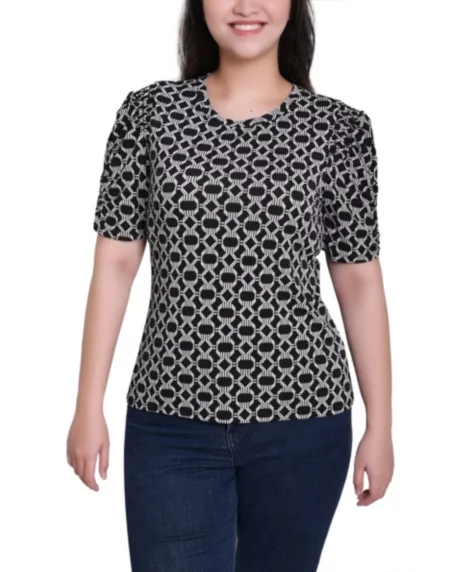 Petite Short Sleeve Scoop Neck Top - Black White Zigzag Square