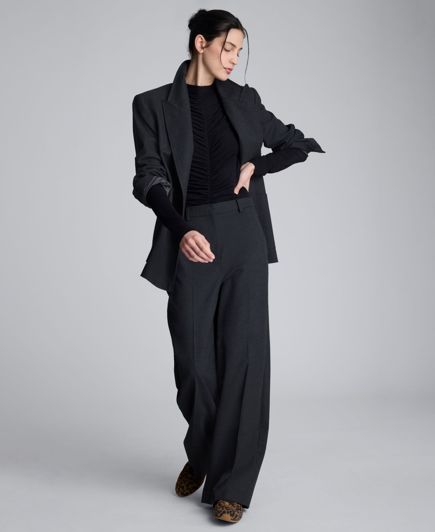 Женский топ Kenneth Cole Front Ruched Long Sleeve, цвет: Чёрный — фото 2