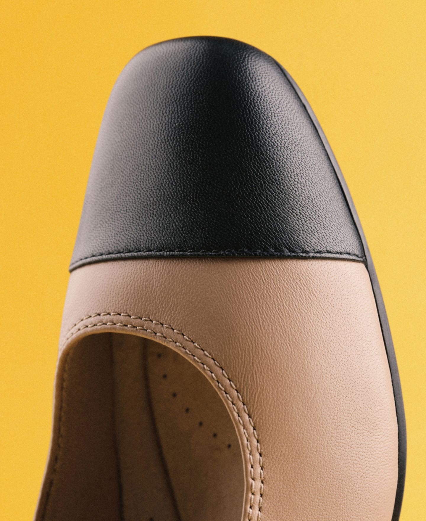Женские туфли Clarks Iridessa May Slip-On Pumps, цвет: Бежевый кожаный — фото 3