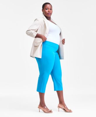 Plus Size Mid-Rise Pull-On Capri Pants