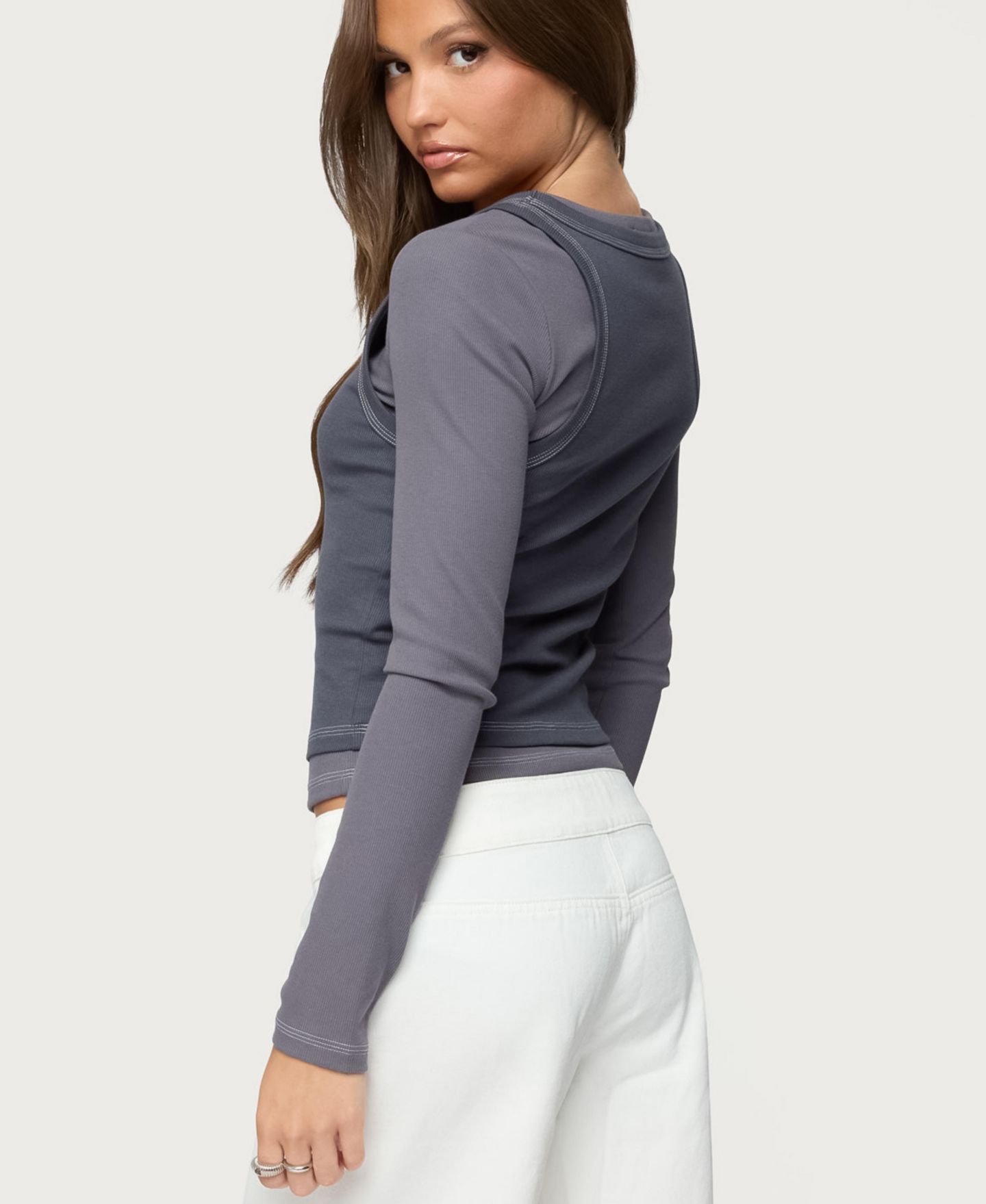 Женский топ Edikted Zane Contrast Layered Long Sleeve, цвет: Серый — фото 2