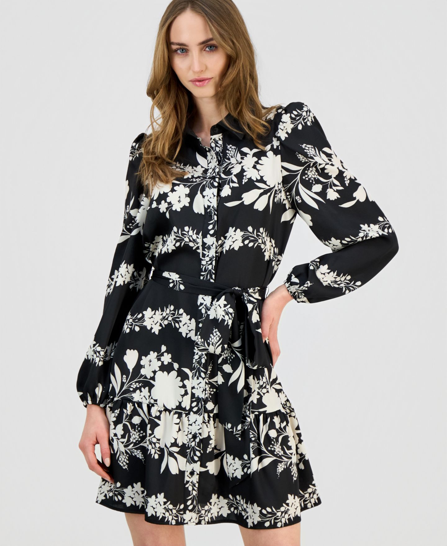 Женское платье Anne Klein Floral Tiered-Hem Shirtdress, цвет: Чёрный разноцветный — фото 2