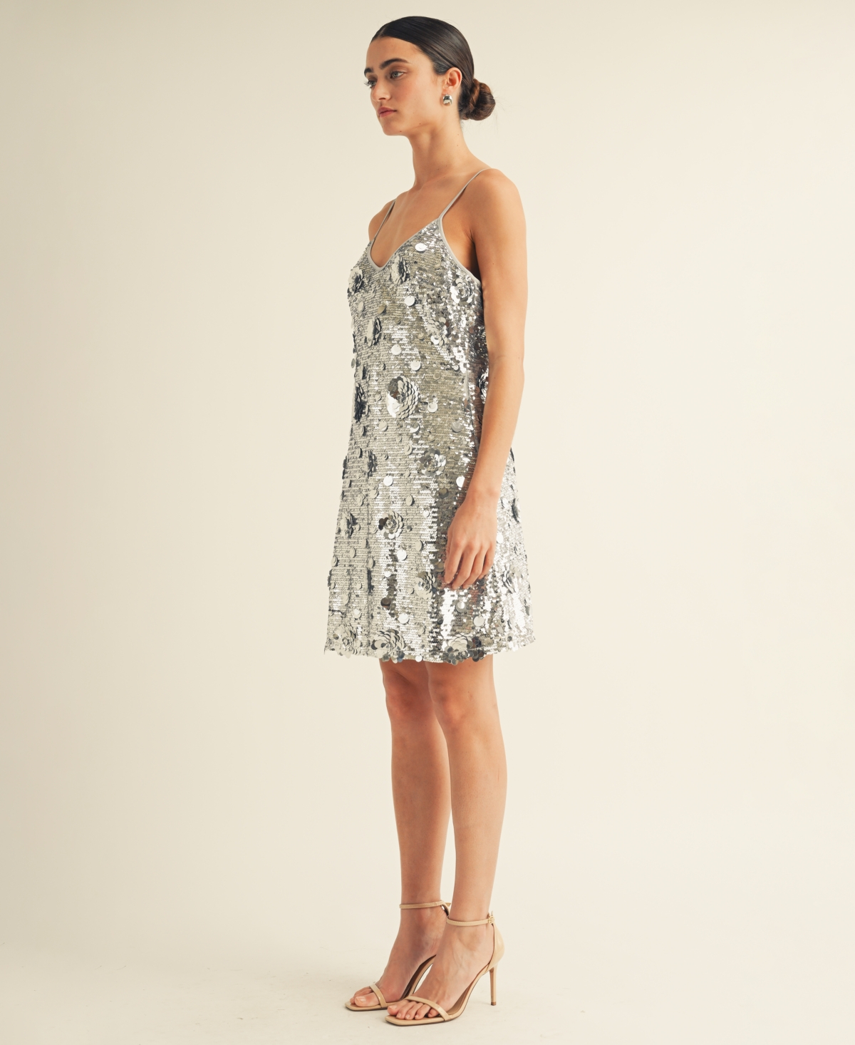 Arose Studio, Inc Women's Sweetheart Neck Dainty Sequin Slip Mini Dress In Silver