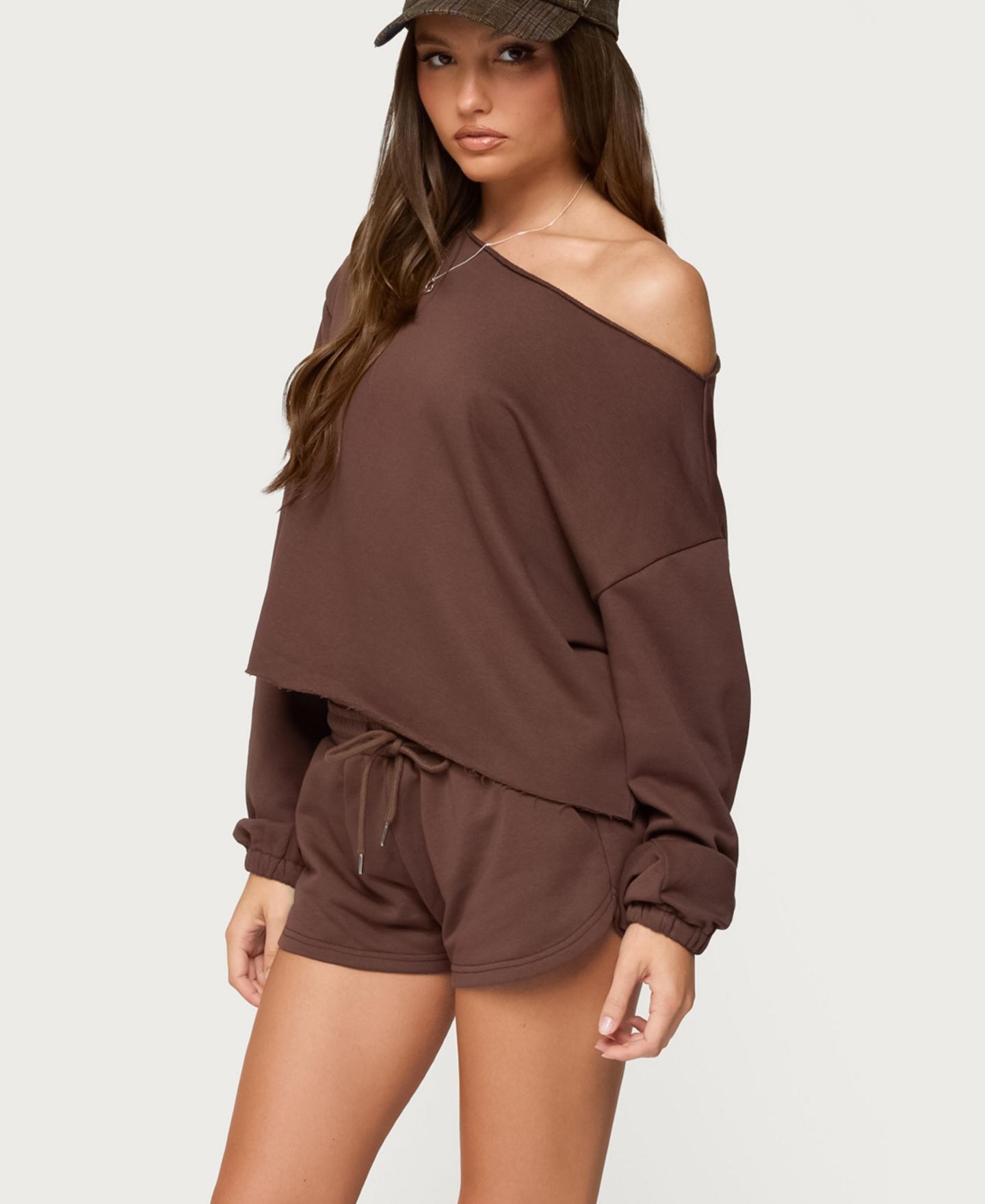 Женский свитшот Edikted Kordelia Off Shoulder, цвет: Коричневый — фото 4