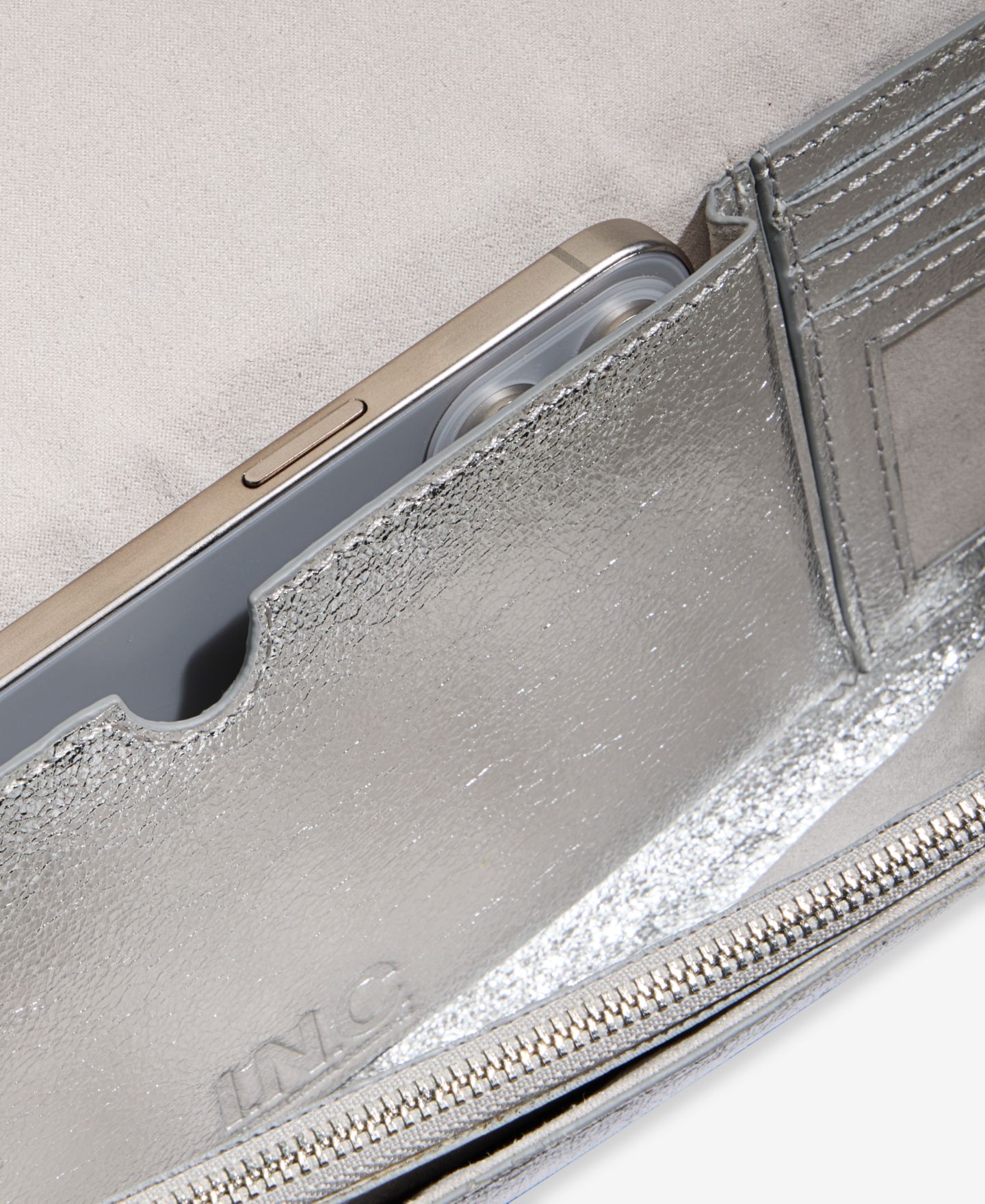 Женский клатч I.N.C. International Concepts Wyllah Metallic Clutch, цвет: Металлик серебряный — фото 6