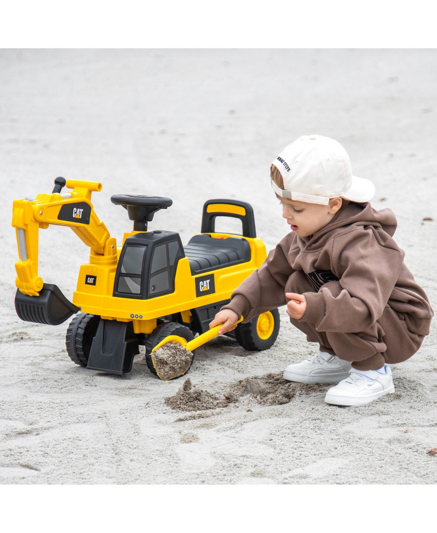 Детский экскаватор-каталка Costway Caterpillar с регулируемым ковшом, до 55 фунтов, цвет: Жёлтый — фото 4