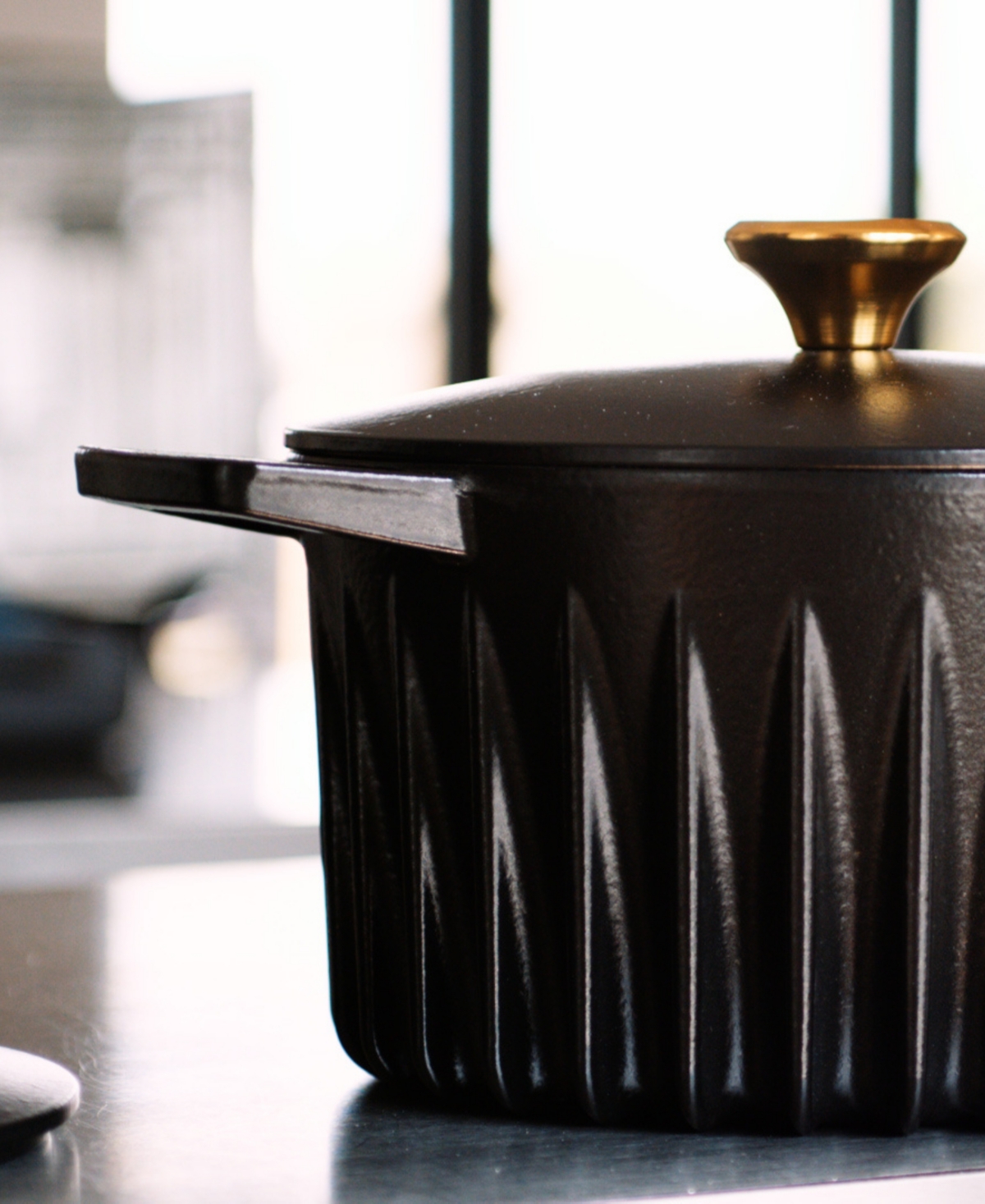 Fireup Cookware Rapid Heat Enameled Cast Iron 5.5-quart Dutch Oven In Black