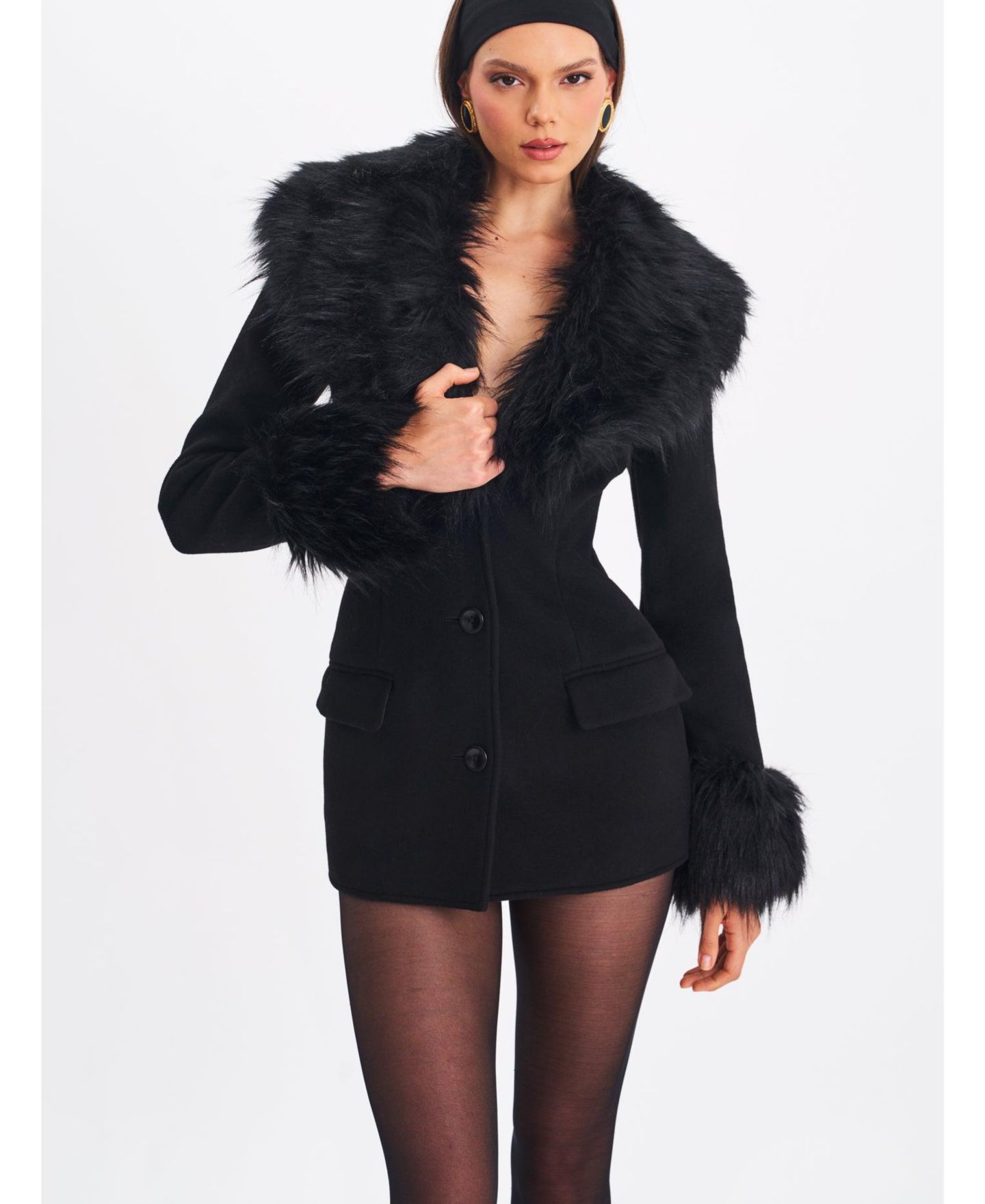 Женское пальто Miss Circle Hailee Black Single Breasted Wool Blend Mini Coat with Removable Fur Lapel — фото 3