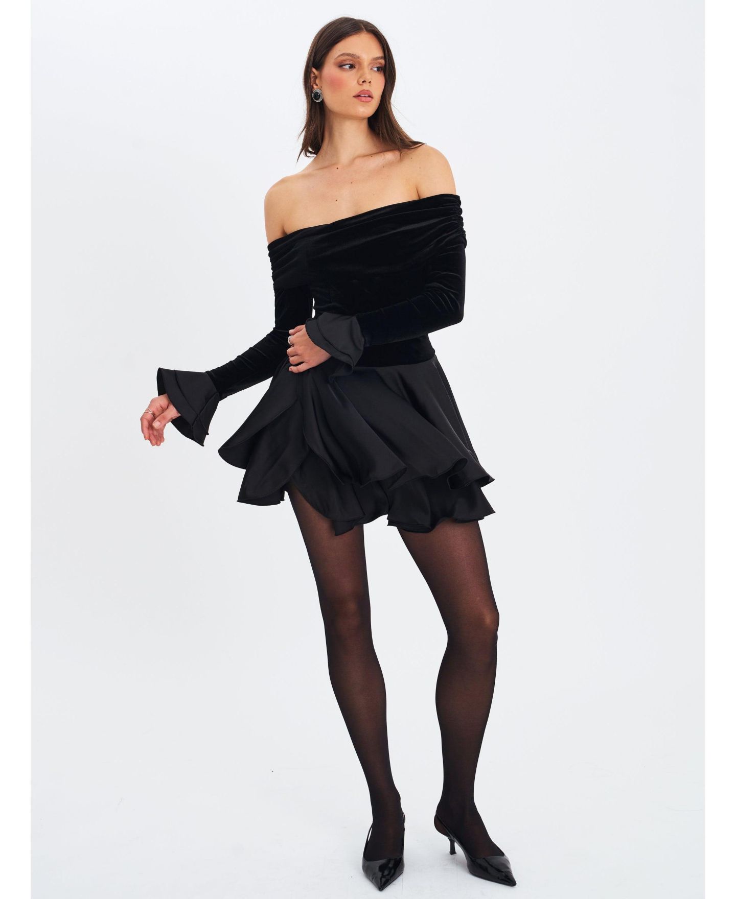 Женское платье Miss Circle Women Magnolia Black Off-Shoulder Layered Satin Mini, цвет: Чёрный — фото 5