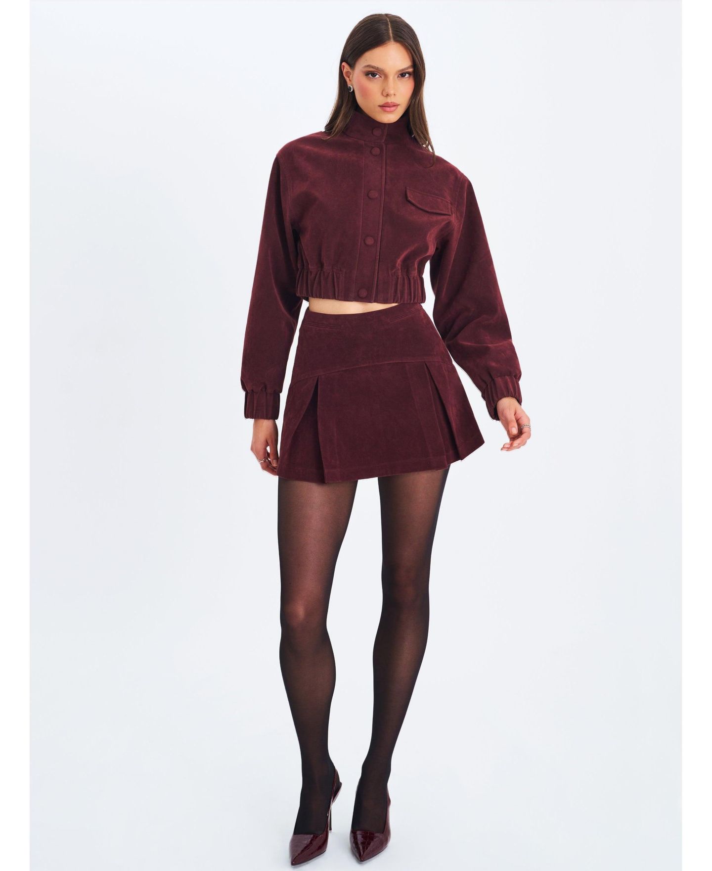 Женская юбка Miss Circle Faryn Mahogany Faux Suede Pleated A-Line Mini, цвет: Красное дерево — фото 6