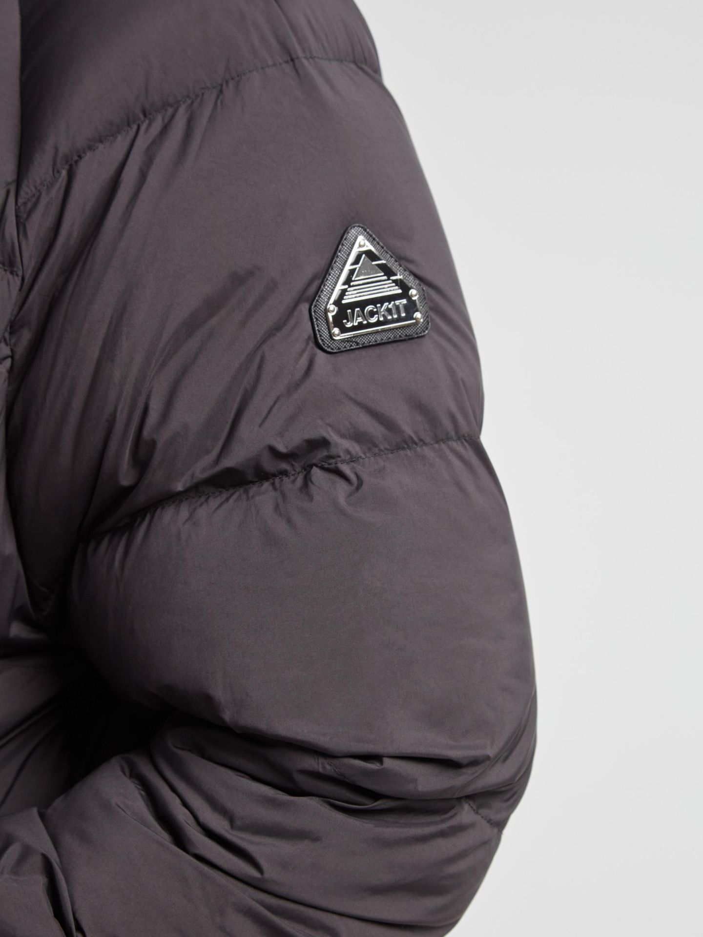 Женская куртка JACK1T Cloud Ultra Long Puffer Down Coat, цвет: Чёрный / Серо-бежевый — фото 3