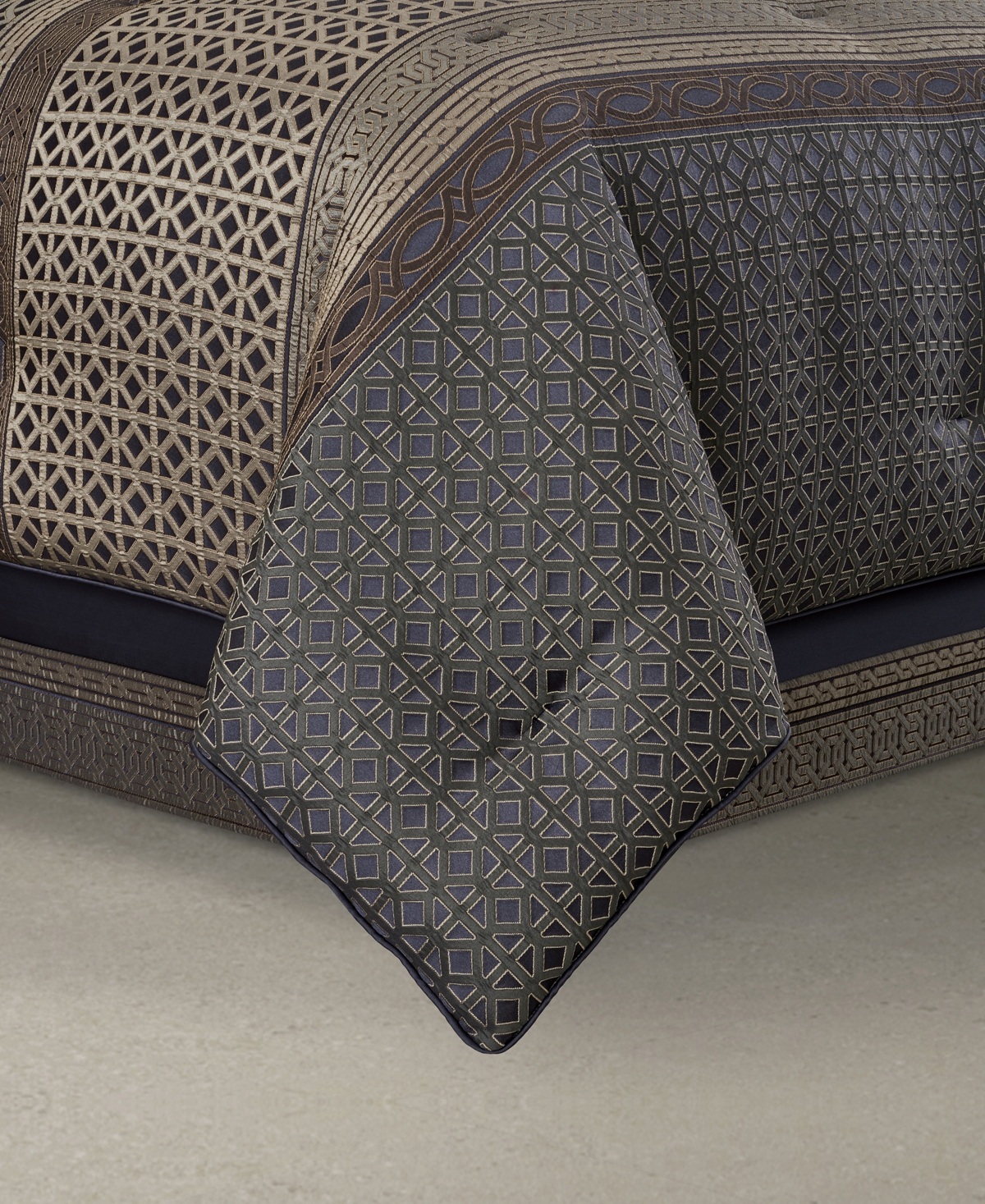 J Queen New York Alaro Geometric 4-Pc. Comforter Set