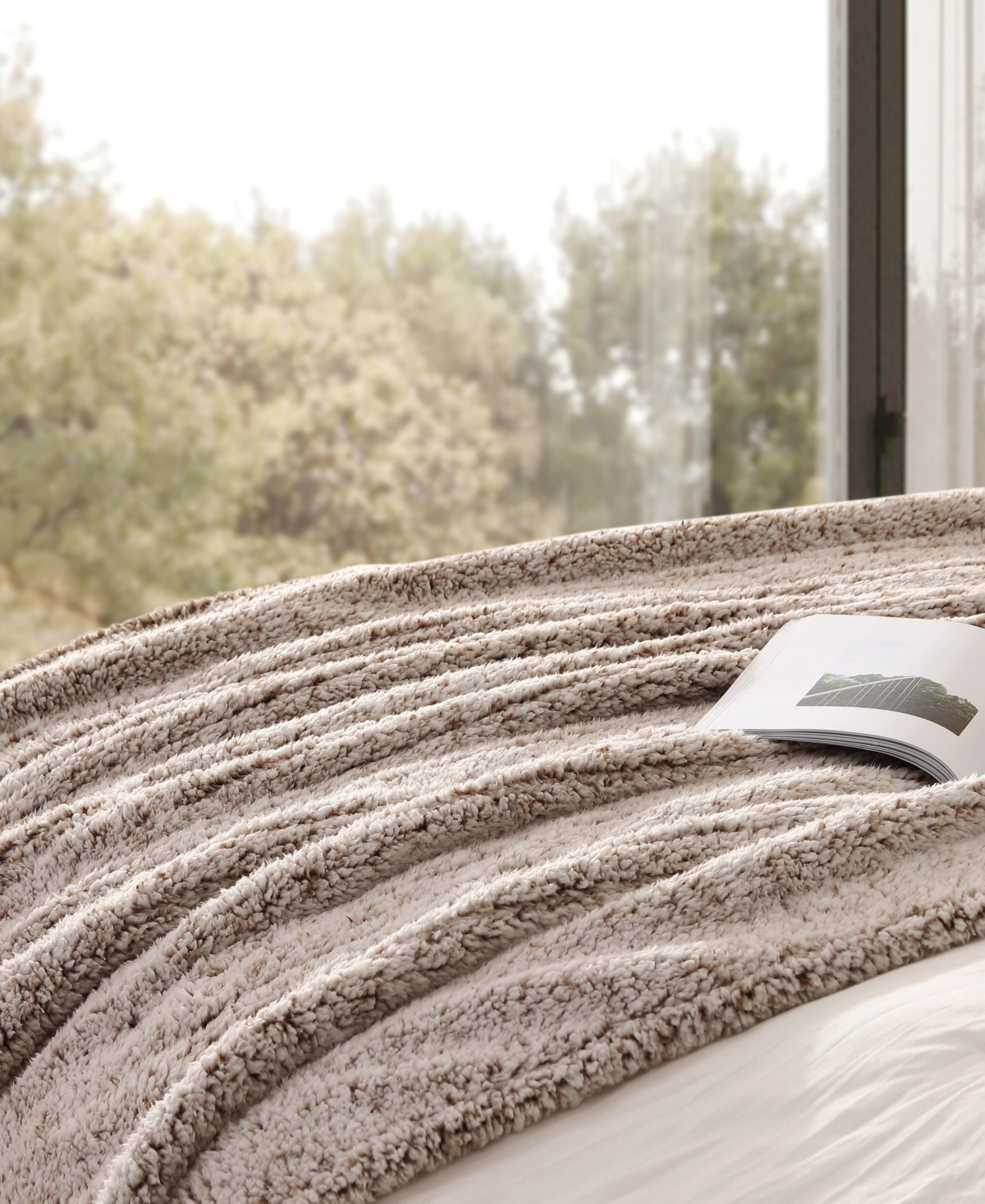 Eddie Bauer Lookout Mountain Tipped Print Sherpa Heated Blanket