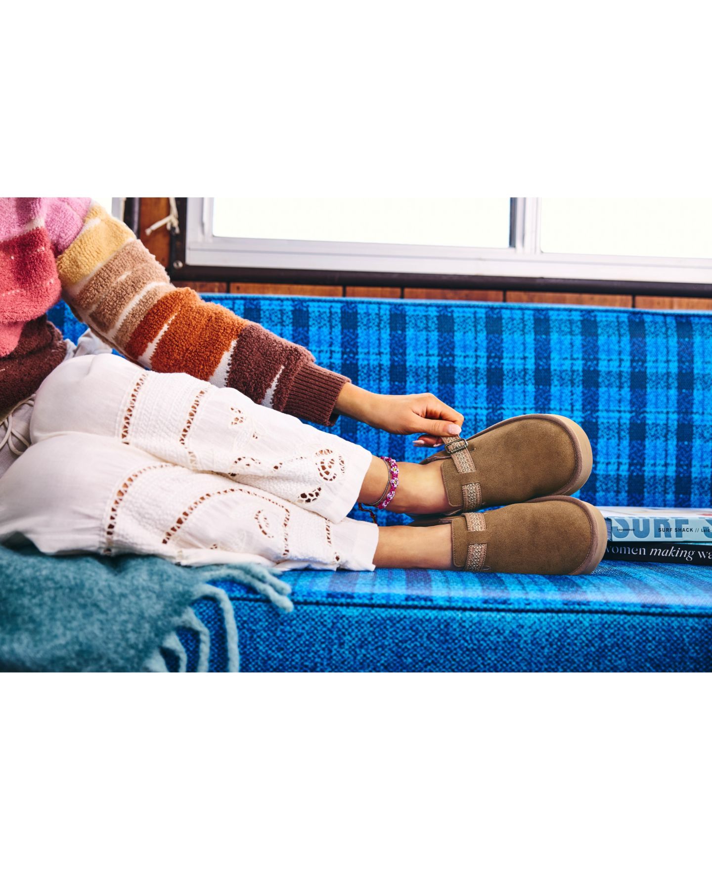 Женские сабо Blowfish Malibu Monday Round Toe Platform Mules, цвет: Чёрный искусственный замшевый — фото 6