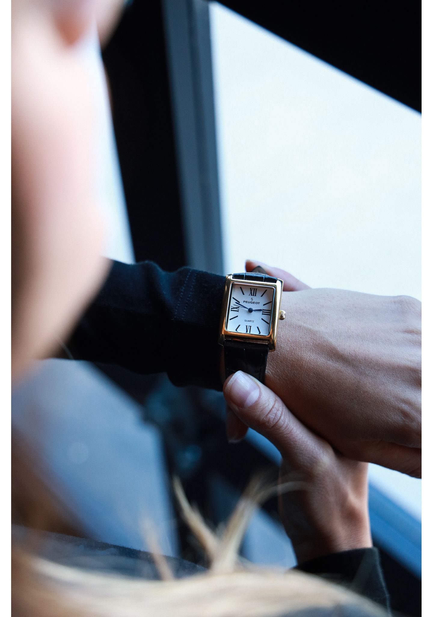 Женские часы Peugeot Tank Watch Roman Dial Black Leather Strap, цвет: Чёрный — фото 7