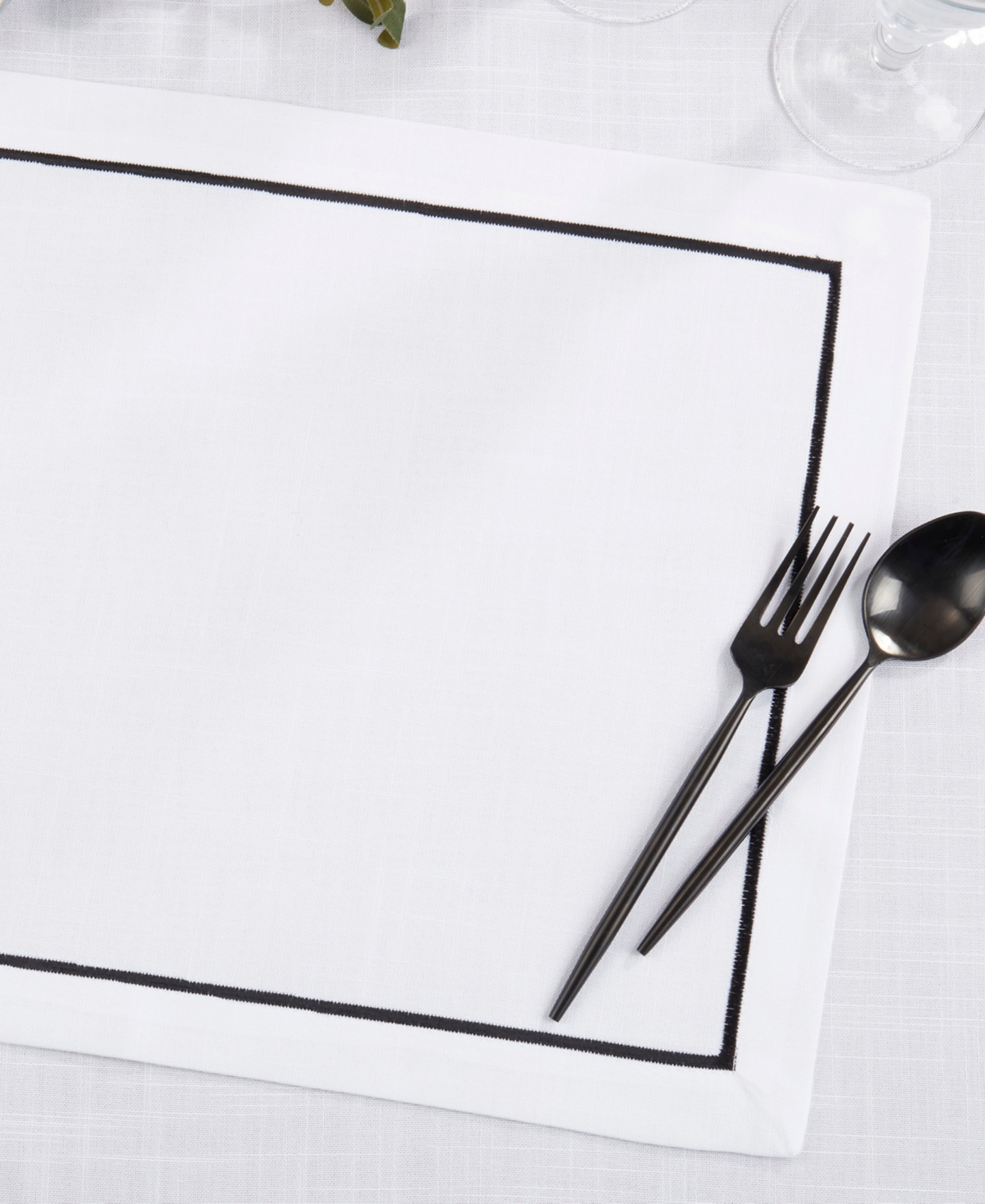 Saro Lifestyle Embroidered Line Design Placemat, Set Of 4 In Black