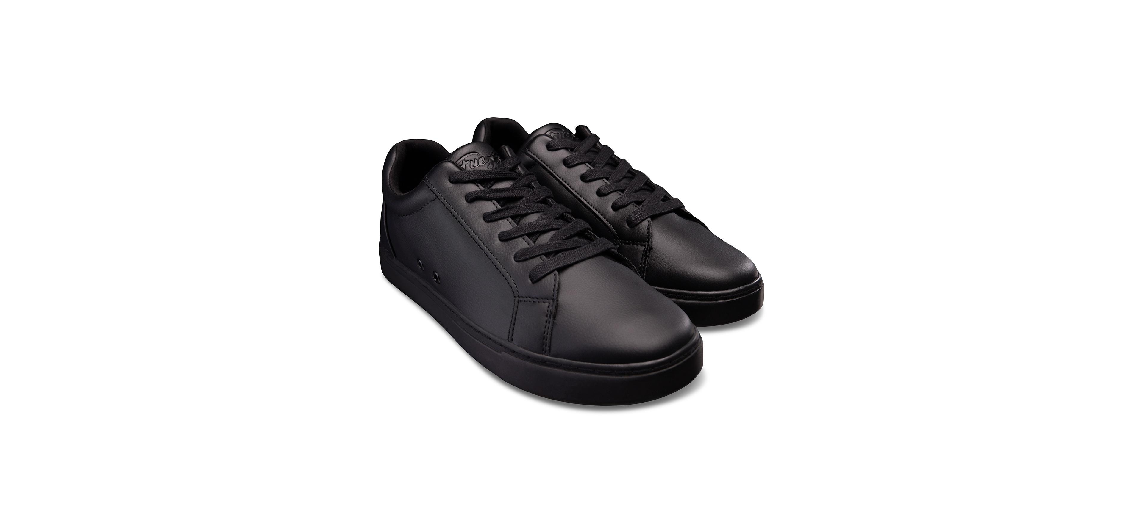 Men's All-black Low-top Sneaker