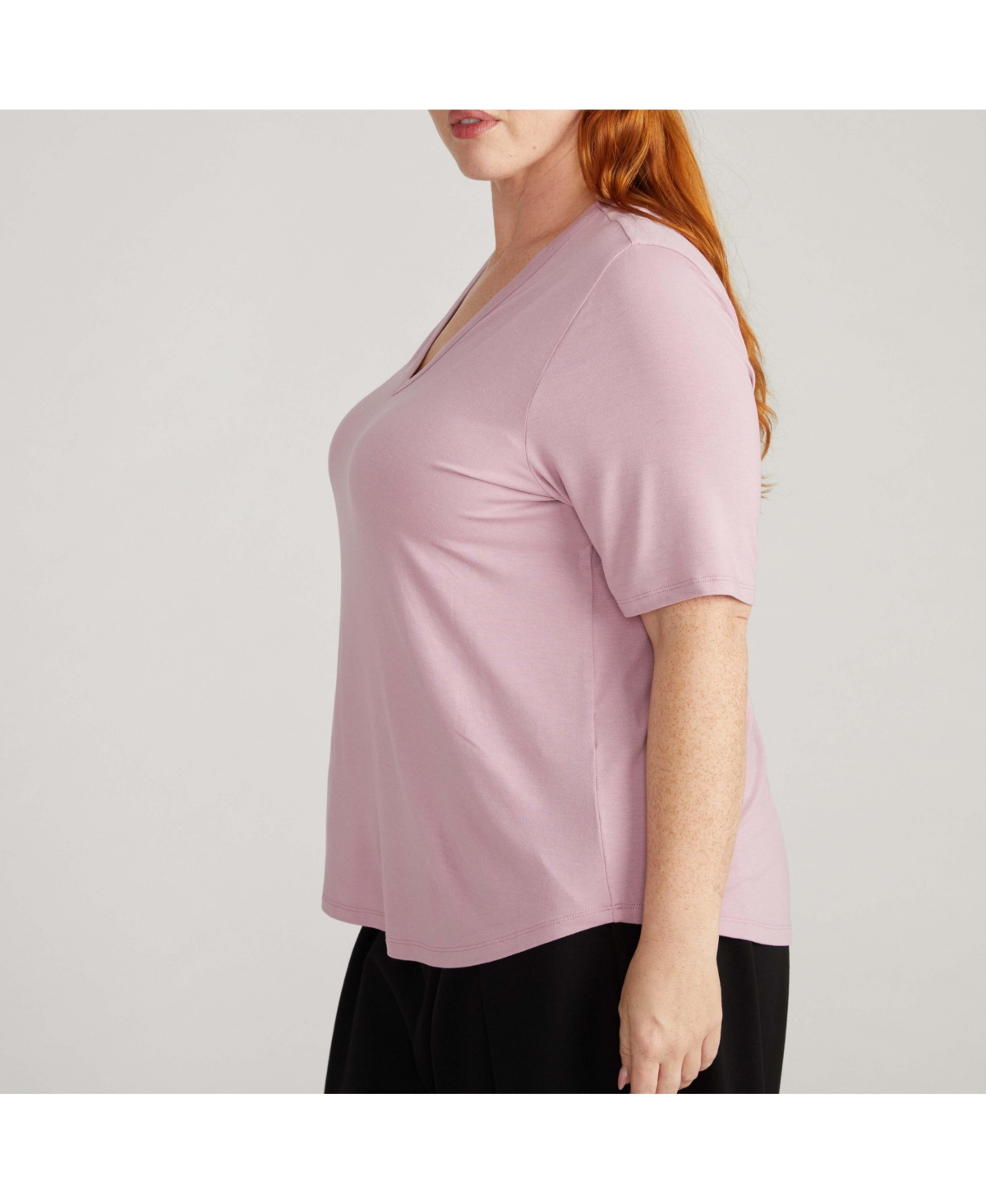 Universal Standard Plus Lily Liquid Jersey V-Neck Stovepipe Tee