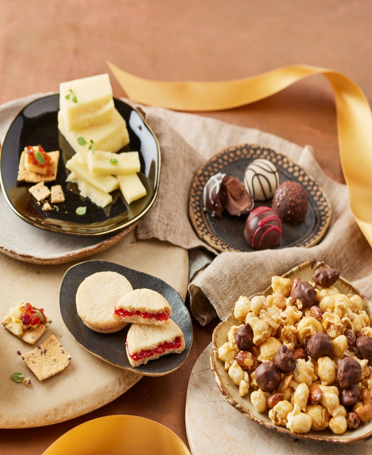 Harry & David Deluxe Favorites Gift Basket