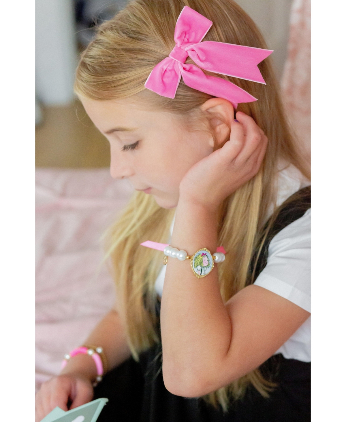Bits & Bows Girls' Eloise Bow Cameo Bracelet