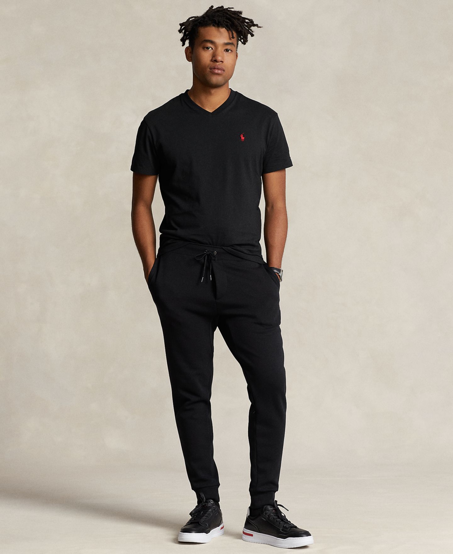 Мужская футболка Polo Ralph Lauren Classic-Fit V-Neck, цвет: Чёрный — фото 2