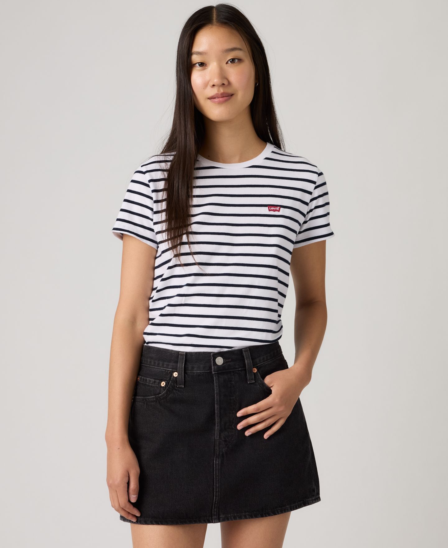 Женская футболка Levi's The Perfect Crew Neck Cotton, цвет: Полосатый белый тёмно-синий — фото 3