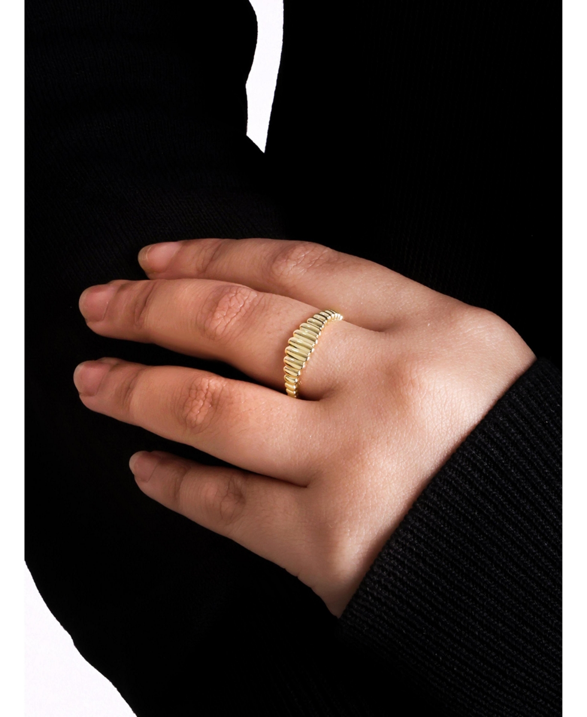 Devata Ribbed Ring in 14K Gold, Size 8, approx. 1.8 grams.
