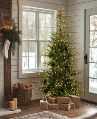 6.5' Feel Real  Norwegian Spruce Hinged Tree with 650 Clear Lights