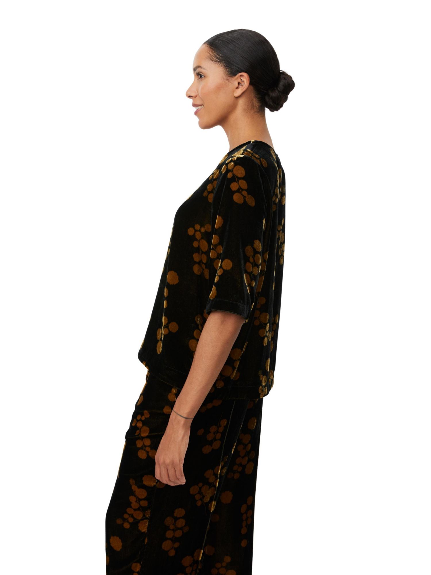 Women's Estela V-Neck Short Sleeve Blouse