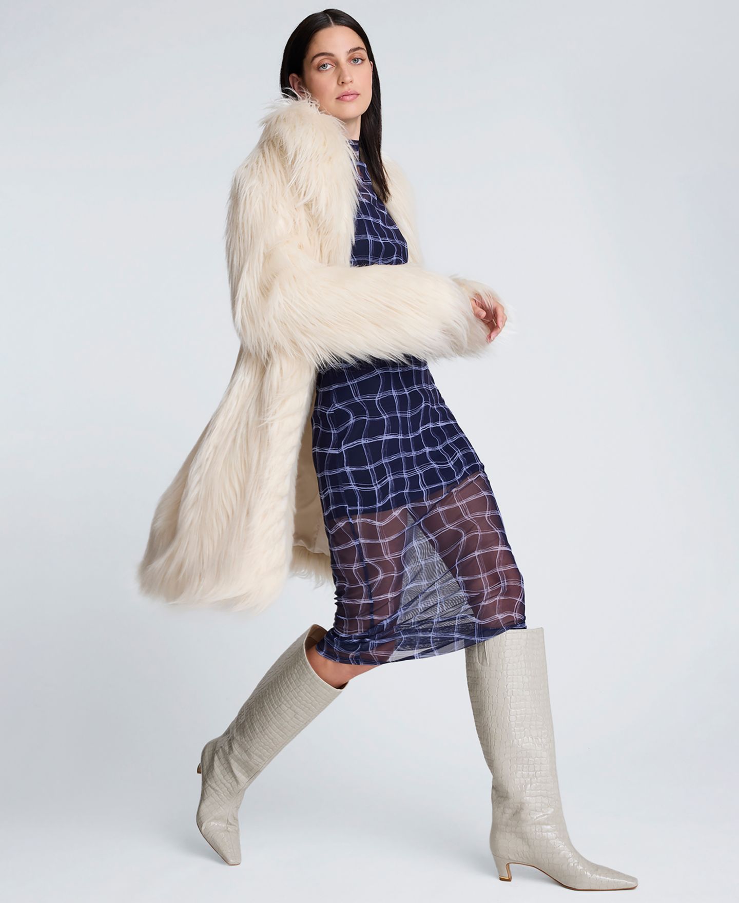 Женское платье Kenneth Cole High Neck Mesh Midi, цвет: Тёмный тёмно-синий / Синий — фото 5