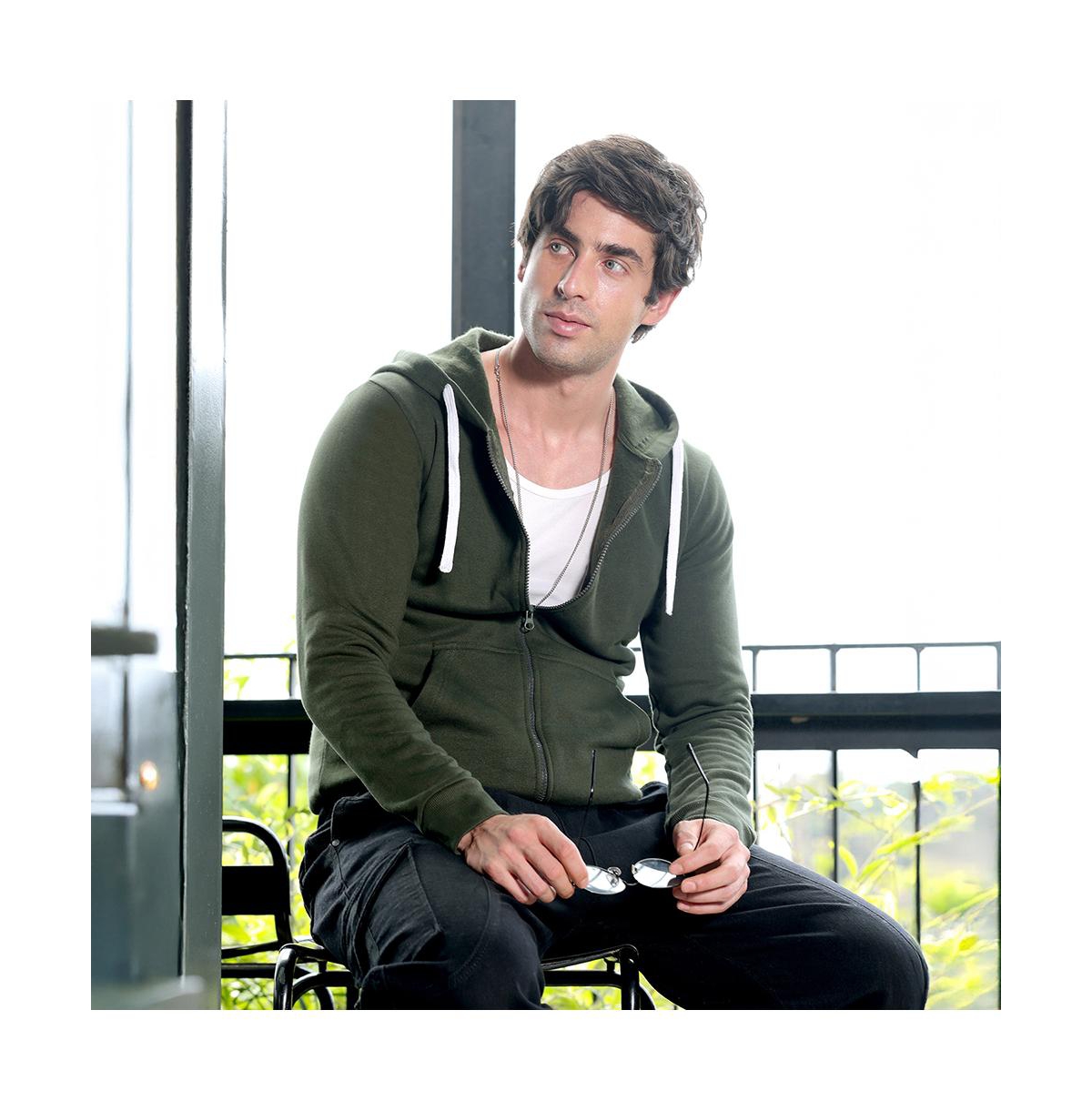 Campus Sutra Men's Seaweed Green Zip-Front Regular Hoodie