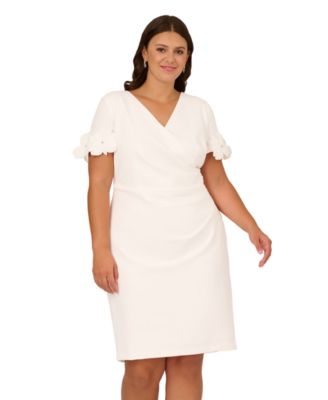 Plus Size Floral Appliqu&eacute; Sheath Dress