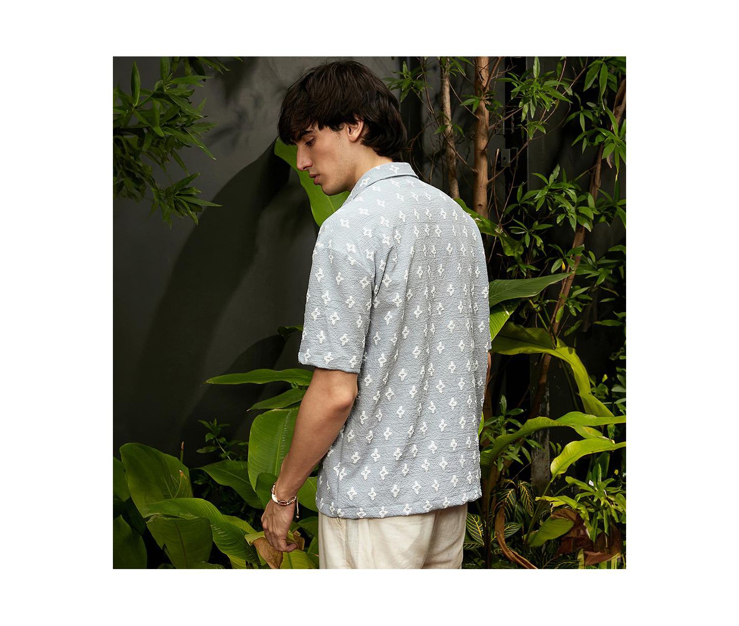 Мужская рубашка Cahoot Campus Sutra Baby Blue Floral-Tactile Oversized, цвет: Синий — фото 2