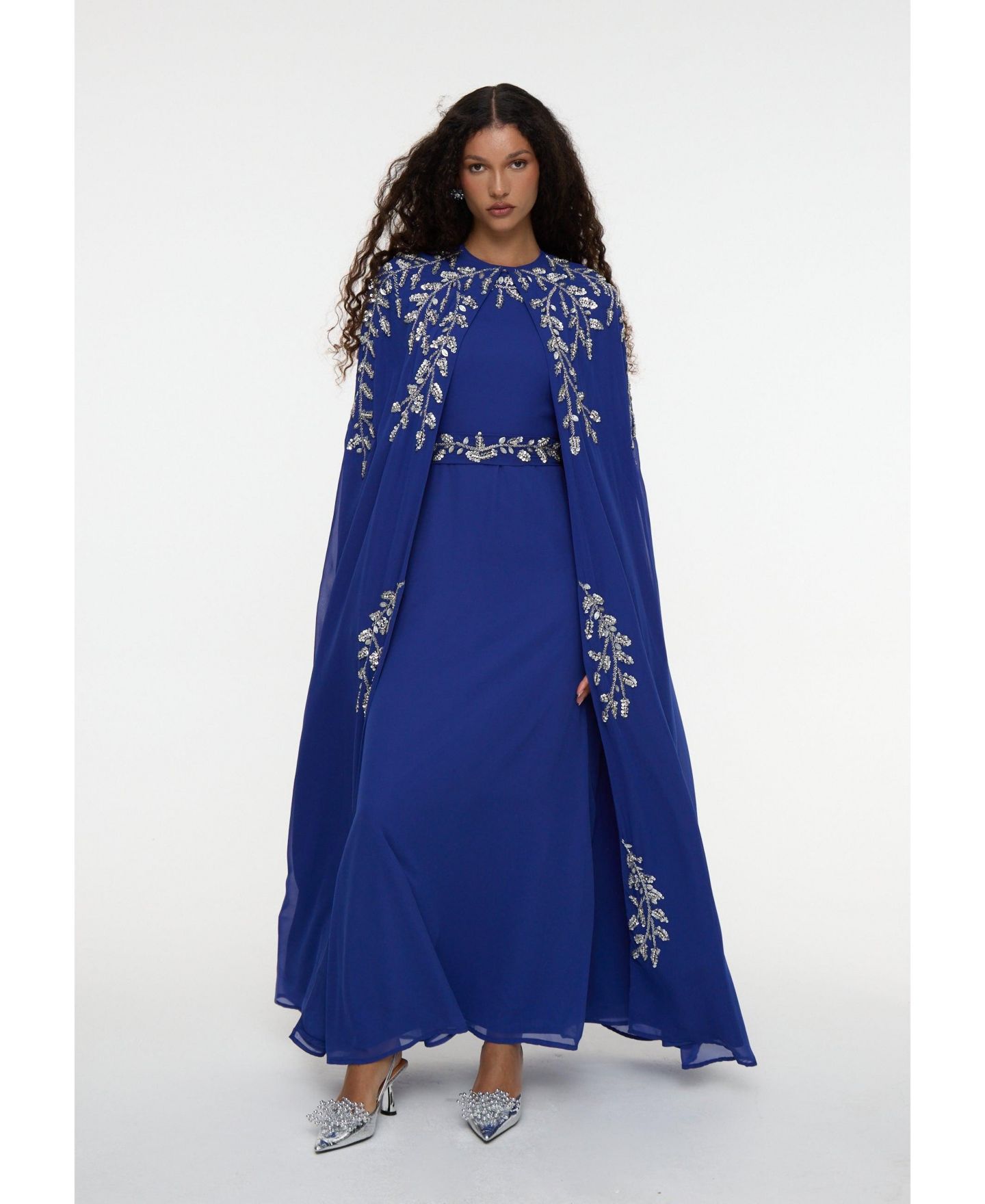 Женское платье Maryisa Modest Embellished Sequin Beaded Cape Dress Maxi, цвет: Королевский синий — фото 1