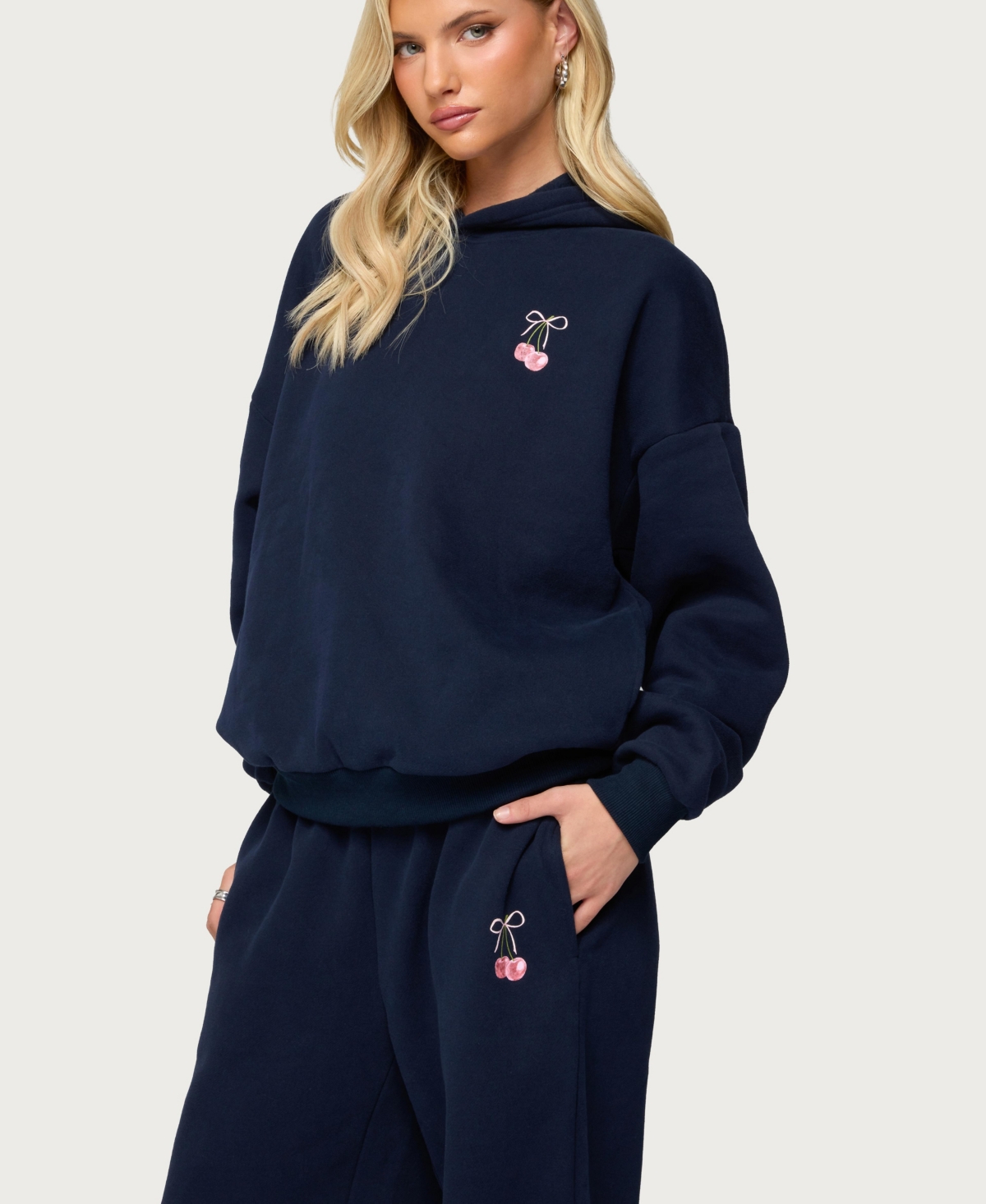 Edikted Women's I Don'T Chase Attract Hoodie