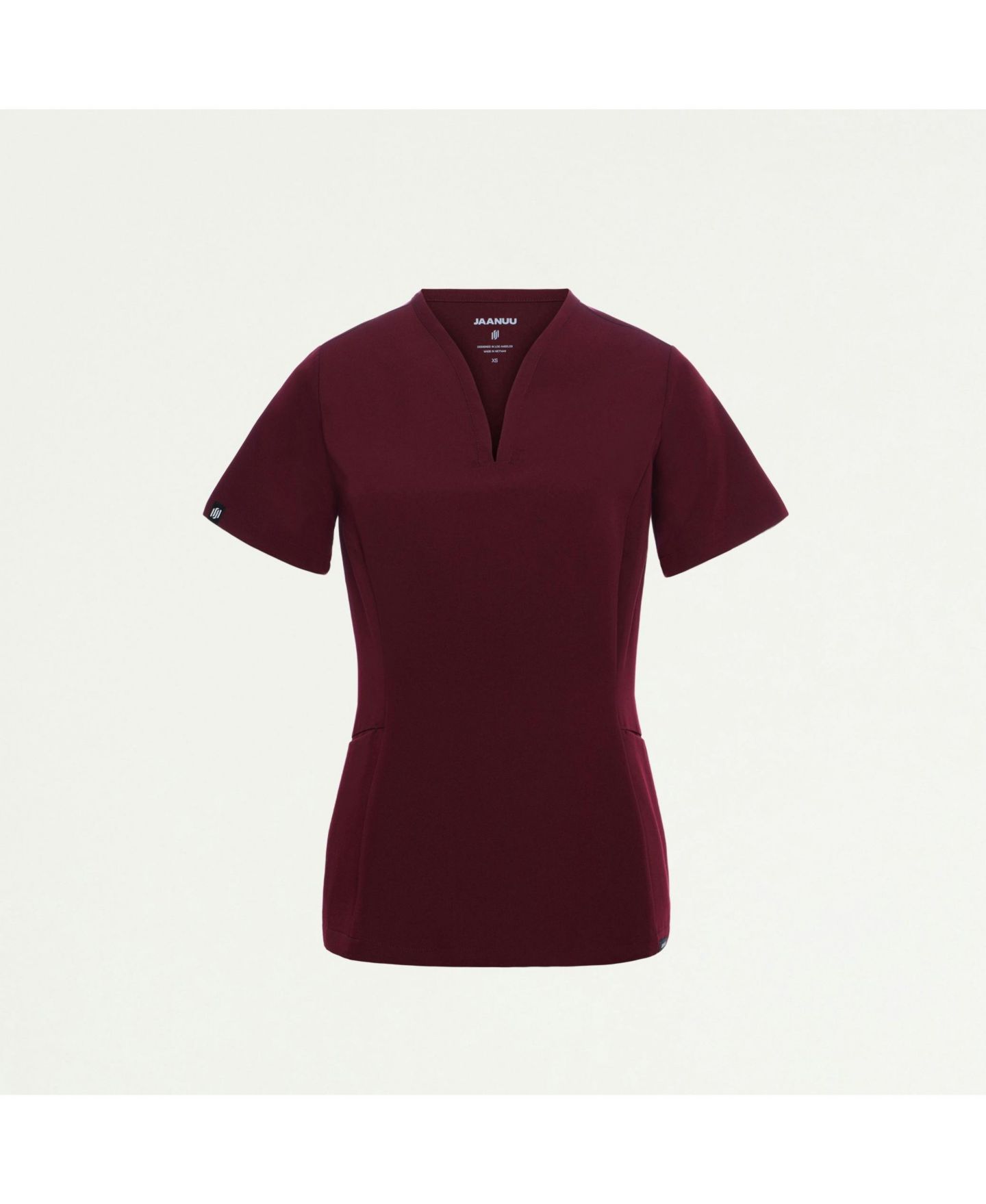 Женский топ Jaanuu Calix 2-Pocket Tailored V-Neck Scrub, цвет: Бордовый — фото 2