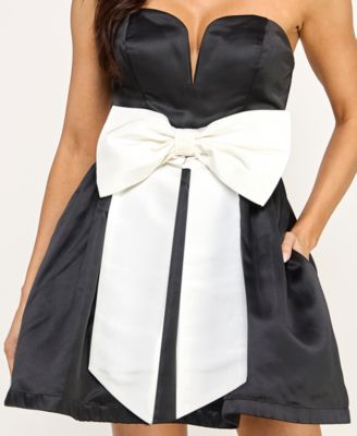 Juniors' Strapless Sweetheart Neck Dress
