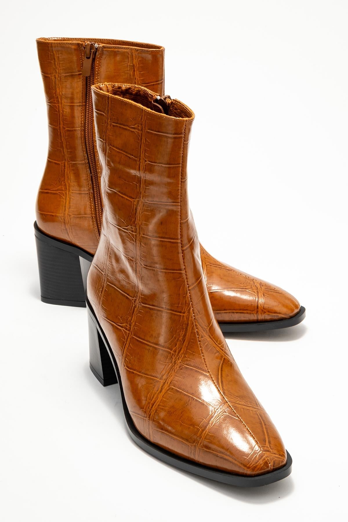 Prologue Shoes Chara Block Heel Ankle Boot (Women)